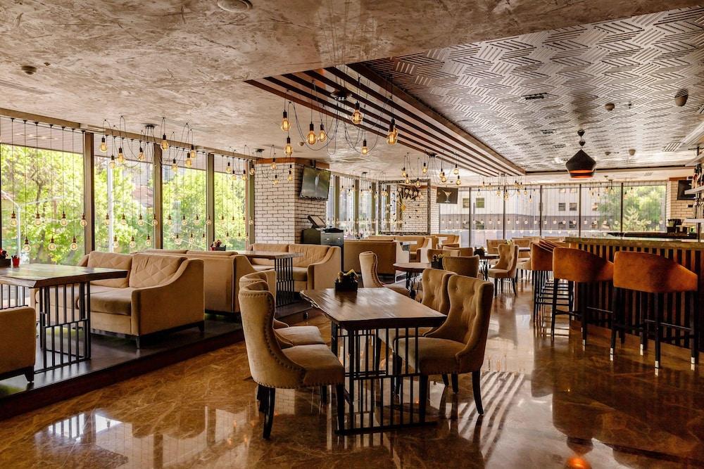 Shera Inn Hotel Алмати Екстер'єр фото