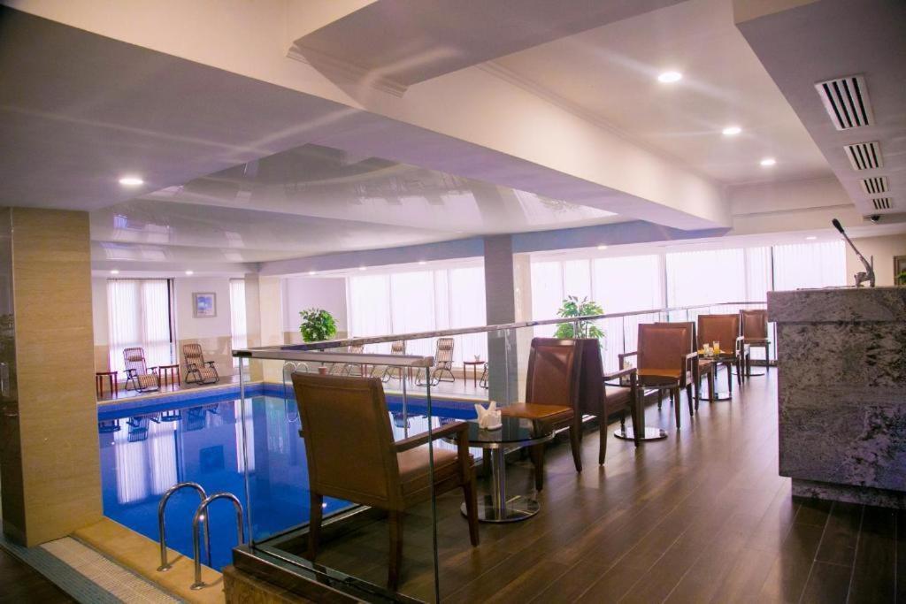 Shera Inn Hotel Алмати Екстер'єр фото